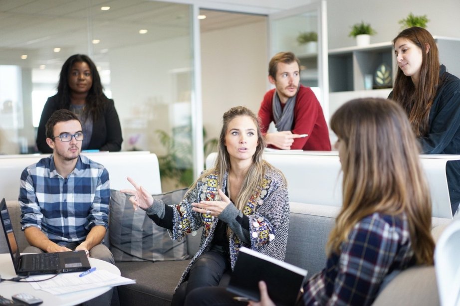 Cadre social : définition, importance et conseils pour améliorer