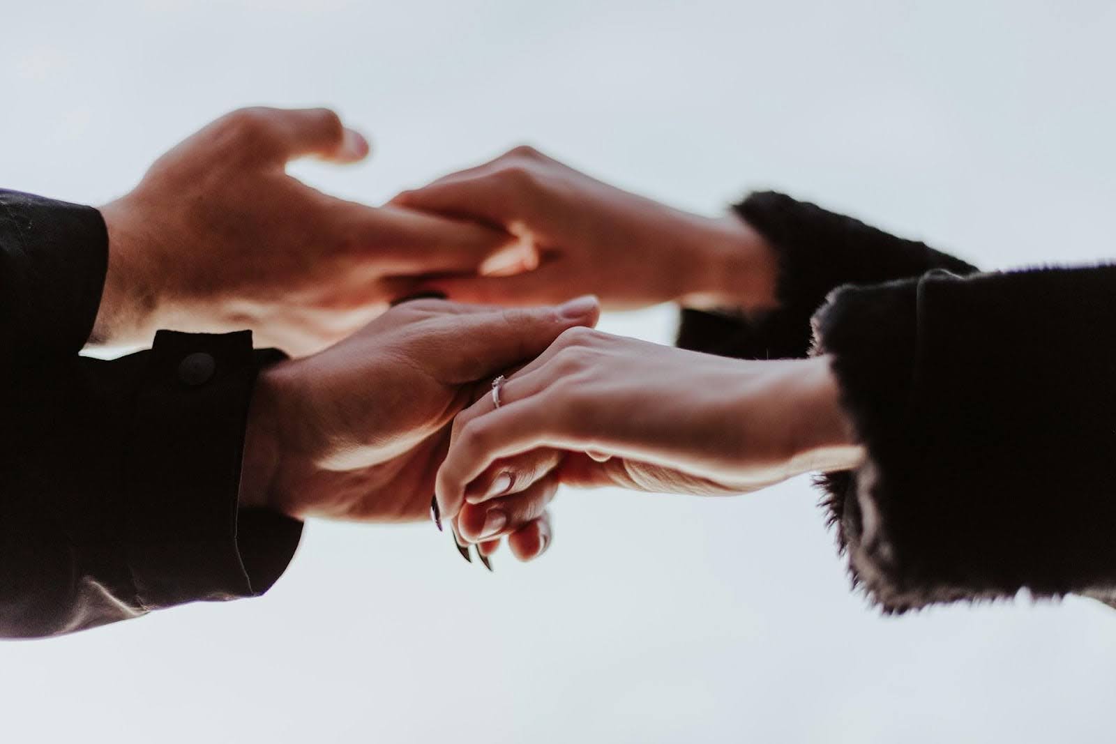 Pourquoi se recentrer sur soi permet de mieux se relier aux autres ?
