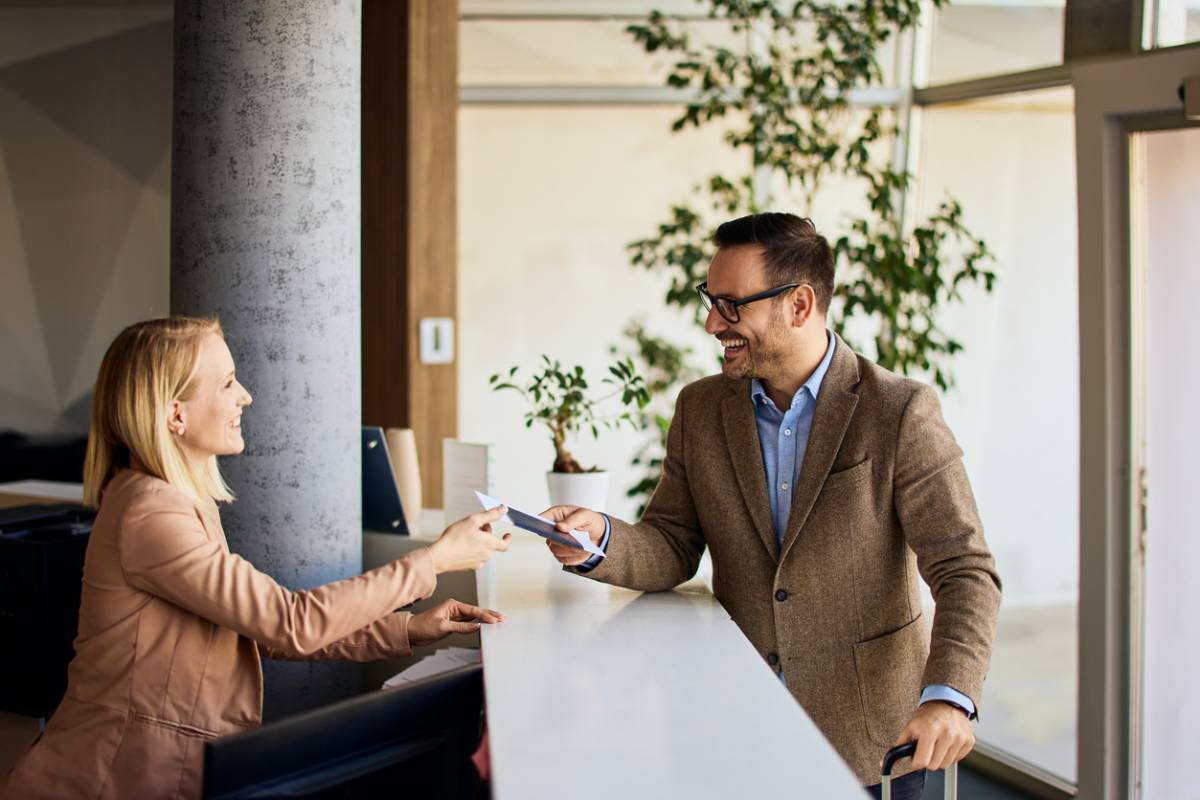 Expérience client : pourquoi former vos équipes devient indispensable ?